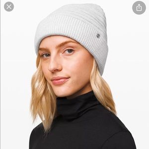 Lululemon sweet and Sherpa beanie new without tags!